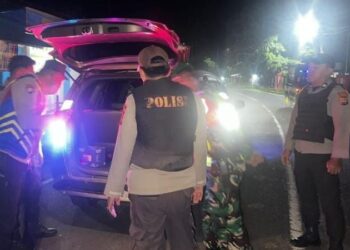 Polsek Wori Polresta Manado melaksanakan patroli silau mata pada malam hari. Kegiatan ini bertujuan untuk mencegah gangguan keamanan dan ketertiban masyarakat (kamtibmas) serta memberikan rasa aman bagi warga yang beraktivitas di malam hari, Minggu (29/9/2024) malam.