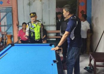 Polsek Wanea Polresta Manado melaksanakan kegiatan patroli Kegiatan Rutin Yang Ditingkatkan (KRYD) yang melibatkan anggota Polri dan unsur kecamatan setempat. Kegiatan ini berlangsung di berbagai titik strategis di wilayah hukum Polsek Wanea, dengan tujuan untuk mencegah tindak kriminal dan menciptakan rasa aman bagi warga, Minggu 929/9/2024) malam.