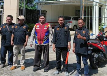 Manado Police personnel together with Polsek personnel carried out Paja Somat activities (police guarding churches and Friday prayers) to create security and comfort for worshipers, Sunday (29/9/2024).