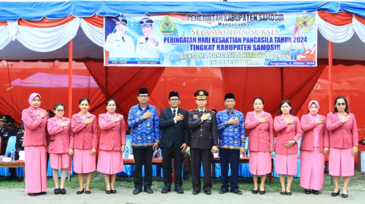 Kapolres Samosir, AKBP Yogie Hardiman, S.H., S.I.K., M.H., bertindak sebagai Inspektur Upacara dalam peringatan Hari Kesaktian Pancasila tahun 2024 yang dilaksanakan di tanah lapang Pangururan, Kecamatan Pangururan, Kabupaten Samosir pada Selasa (01/10/2024).