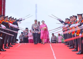 Upacara Pedang Pora Pelepasan Komjen A Rachmad Wibowo di Polda Sumsel