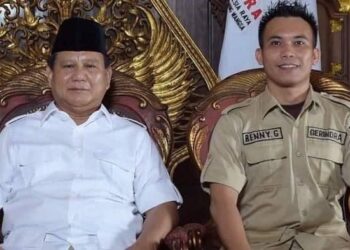 Benny Gusman Sinaga, calon Wakil Bupati Simalungun, menjadi sorotan karena kedekatannya dengan Presiden Terpilih Prabowo Subianto yang juga Ketua Umum Partai Gerindra.