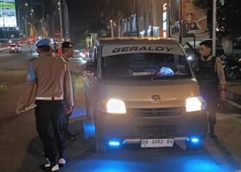 Polresta Manado meluncurkan program Kegiatan Rutin Yang Ditingkatkan (KRYD) yang berlangsung setiap malam. Langkah ini diambil sebagai respons terhadap meningkatnya kebutuhan akan keamanan di tengah masyarakat, terutama di kawasan-kawasan yang rentan terhadap gangguan malam hari, Senin (30/9/2024) malam.