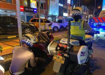 Satuan Lalu Lintas (Satlantas) Polresta Manado meluncurkan program patrolling terbaru yang diberi nama “Silau Mata”. Program ini bertujuan untuk memperkuat kehadiran polisi di area keramaian kota, khususnya di jam-jam sibuk, Rabu (2/10/2024).
