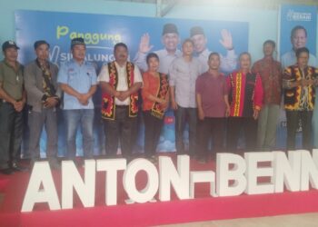 Organisasi HIMNI (Himpunan Masyarakat Nias Indonesia) Kabupaten Simalungun Mendatangi Center Team Pemenangan Calon Bupati-Wakil Bupati Simalungun No Urut 2 Yang beralamat di Jalan Parahot Nagori Pamatang Simalungun Kecamatan Siantar.