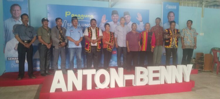 Organisasi HIMNI (Himpunan Masyarakat Nias Indonesia) Kabupaten Simalungun Mendatangi Center Team Pemenangan Calon Bupati-Wakil Bupati Simalungun No Urut 2 Yang beralamat di Jalan Parahot Nagori Pamatang Simalungun Kecamatan Siantar.