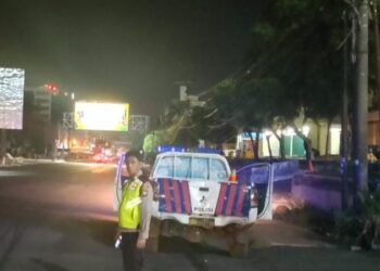 Personel Satuan Lalu Lintas (Sat Lantas) Polresta Manado meluncurkan program inovatif bernama “Silau Mata” yang berarti Siaga Lampu Biru. Program ini bertujuan untuk meminimalisir kemacetan dan mengatur arus lalu lintas di titik-titik keramaian yang seringkali menjadi pusat aktivitas masyarakat, Kamis (3/10/2024) malam.