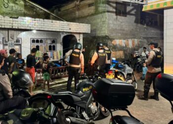 Polsek Singkil bersama Patroli Rayon Polresta Manado melaksanakan kegiatan Operasi KRYD (Kegiatan Rutin Yang Ditingkatkan) di wilayah hukum Kelurahan Ternate Baru dan Ternate Tanjung, Kamis (3/10/2024) malam.