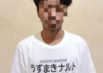 Tim BRAVO berhasil mengamankan seorang pelaku penganiayaan yang terjadi di Desa Tateli, Kecamatan Mandolang. Kejadian ini bermula pada tanggal 29 September 2024, ketika pelapor, seorang mahasiswa berusia 19 tahun bernama Queen Nara Latiza Sondak, terlibat adu mulut dengan terlapor yang berinisial GM, seorang pria berusia 20 tahun yang bekerja sebagai penjaga pakan, Pada hari Kamis, 3 Oktober 2024, sekitar pukul 23.00 WITA.