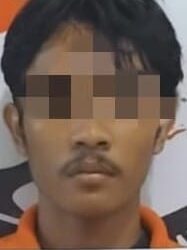 DIAMANKAN: Tersangka pengedar sabu berikut barang bukti, diamankan di Mapolres Pelabuhan Belawan, Sabtu (5/10/2024) setelah diringkus dari Desa Kelumpang Kebun, Hamparan Perak.(Foto Dok/Polres Belawan)