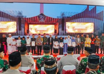 Kapolri Jenderal Pol. Listyo Sigit Prabowo menghadiri doa bersama lintas agama dalam rangkaian perayaan HUT ke-79 di TNI. Acara doa bersama itu dilaksanakan di Lapangan Silang Monas, Jakarta Pusat, pada Kamis (3/10/24).