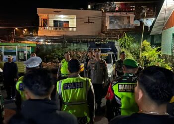 Polresta Manado bersama Polsek jajaran berkolaborasi dengan TNI dan Pemerintah Kota (Pemkot) Manado. Kegiatan ini bertujuan untuk mencegah gangguan kamtibmas dan menciptakan lingkungan yang aman bagi warga, Sabtu (5/10/2024).