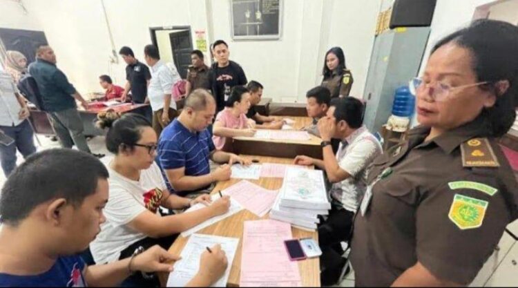 LIMPAHKAN: Polda Sumut limpahkan pasutri dan 3 tersangka pabrik ekstasi rumahan. (Foto Dok/ Polda Sumut)