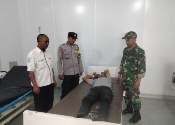 AIPDA Asa Melki Hutabarat, personel Bhabinkamtibmas dari Polsek Palipi, melaksanakan pelayanan kepada Orang Dengan Gangguan Jiwa (ODGJ) di dua desa binaannya, Desa Simbolon Purba dan Desa Sigaol Simbolon Kecamatan Palipi Kabupaten Samosir. Dalam dua hari berturut-turut, AIPDA Asa mendampingi tim kesehatan dari Puskesmas Mogang dalam menangani pasien ODGJ yang mengganggu kenyamanan warga.
