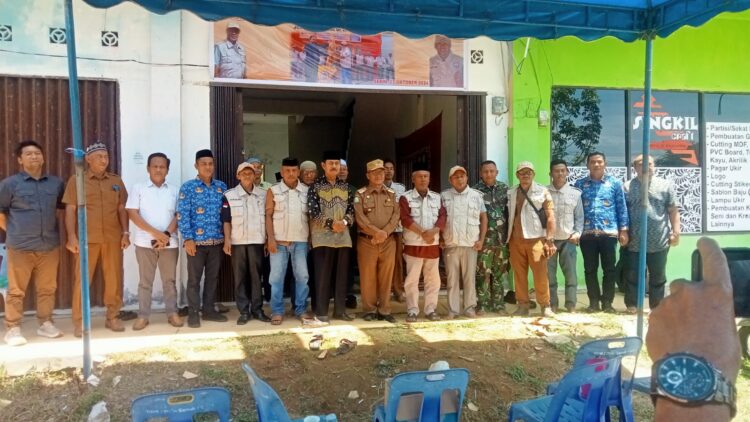 Kantor Sekber Wartawan Indonesia (SWI) Aceh Singkil, yang baru saja ditempati di Pulo Sarok, dilaksanakan cara tepung tawar (Peusijuk) serta prosesi adat lainnya pada Senin, 7 Oktober 2024.