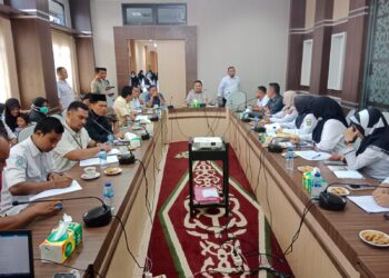 Rapat Dengar Pendapat berlangsung diruang Banggar DPRK Subulussalam Rabu 09 Oktober 2024 dihadiri Ketua Sementara dan beberapa Anggota DPRK Subulussalam yaitu Ade Fadli, Rasumin, Ardhiyanto, Antoni, Asmardin, Wandi Jabat, dan Hasbullah, Kemudian Asisten 1, Kepala BKPSDM, Kepala Dinas Kesehatan, Direktur RSUD Subulussalam.