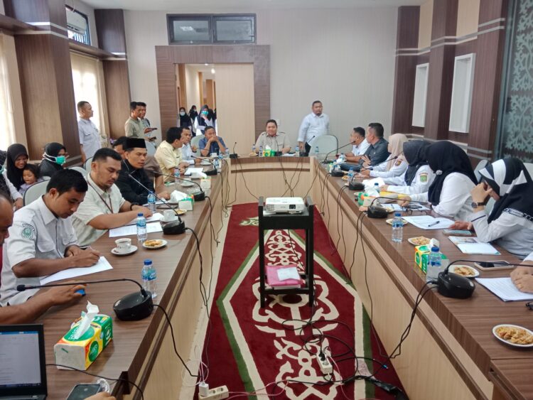 Rapat Dengar Pendapat berlangsung diruang Banggar DPRK Subulussalam Rabu 09 Oktober 2024 dihadiri Ketua Sementara dan beberapa Anggota DPRK Subulussalam yaitu Ade Fadli, Rasumin, Ardhiyanto, Antoni, Asmardin, Wandi Jabat, dan Hasbullah, Kemudian Asisten 1, Kepala BKPSDM, Kepala Dinas Kesehatan, Direktur RSUD Subulussalam.