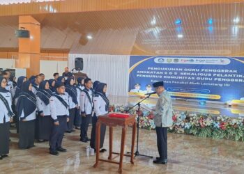 Sebanyak 57 Guru penggerak dari dua angkatan yakni angkatan 6 dan angkatan 9 di Kabupaten Penukal Abab Lematang Ilir (PALI) resmi di kukuhkan oleh Bupati PALI Dr. Ir. H. Heri Amalindo, MM acara berlangsung di Pendopoan samping Guest House (Rumah Dinas Bupati PALI), pada Kamis (10/10/2024).