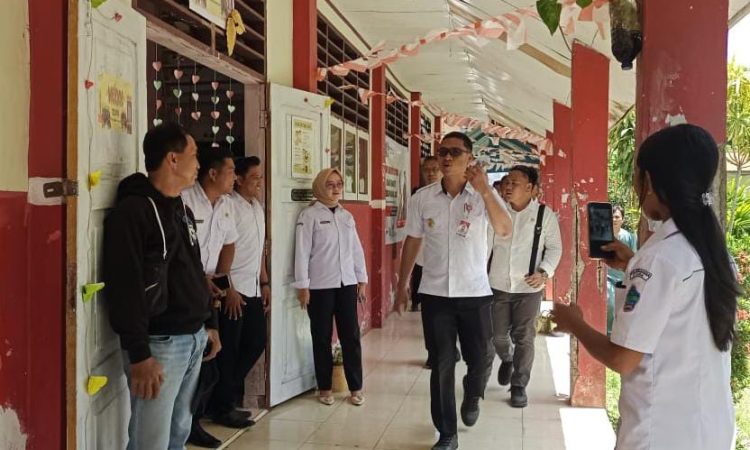 Polsek Wori turut berperan aktif dalam memastikan keamanan selama kunjungan kerja Pejabat Sementara (Pjs.) Bupati Minahasa Utara di Kecamatan Wori. Kunjungan yang berlangsung pada Kamis (tanggal) tersebut bertujuan untuk meninjau lokasi pemasangan internet gratis di Pulau Nain dan Pulau Mantehage, dua wilayah terpencil yang sangat membutuhkan akses teknologi, Kamis (10/10/2024).