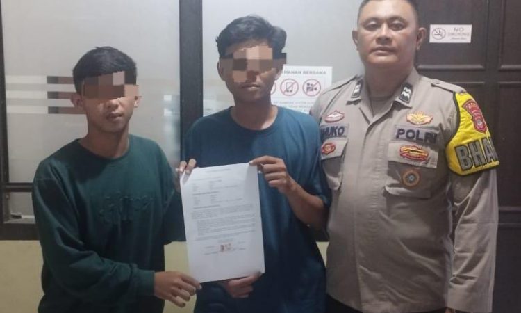 Polsek Tuminting berhasil melakukan problem solving dalam menyelesaikan masalah kesalahpahaman yang terjadi antara warga di Kelurahan Tuminting, Kota Manado, pada hari Jumat (11/11/2024). Kasus ini bermula dari adanya kesalahpahaman komunikasi antara dua keluarga yang hampir berujung pada perselisihan besar.