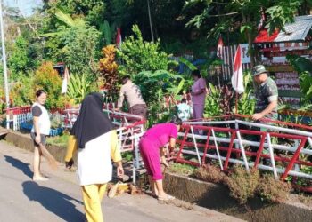 Personel Polsek Wori melaksanakan kegiatan Karya Bakti bersama Koramil 1309-05 Manado. Kegiatan yang berlangsung pada Jumat, 11 Oktober 2024, pukul 07.00 WITA ini mengambil tema “TNI Modern Bersama Rakyat Siap Mengawal Sukses Kepemimpinan Nasional untuk Indonesia Maju.” Kegiatan dilaksanakan di Desa Kima Bajo, Kecamatan Wori, Kabupaten Minahasa Utara (Minut).