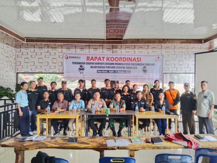 Personel Polres Samosir bersama jajaran Polsek melaksanakan pengamanan, Pelayanan dan Pengaturan lalu lintas dalam rangkaian kegiatan politik tahun 2024 di wilayah hukum Polres Samosir. (12/10/2024).