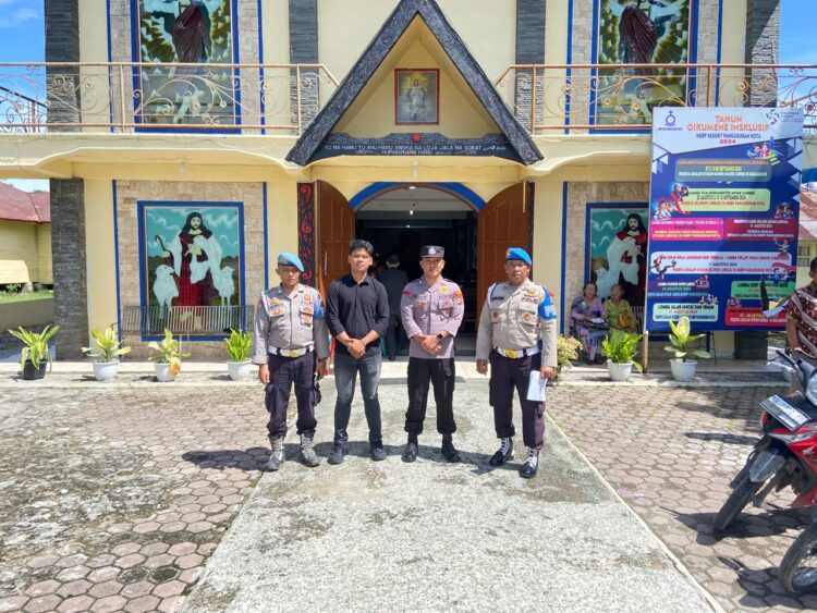 Propam Polres Samosir mengadakan pengecekan terhadap kehadiran personil serta situasi di beberapa objek pengamanan penting. Pada Minggu (13 Oktober 2024) Kanit Provos Polres Samosir Bripka Heron Ginting Bersama BRIPKA Rambo Nadeak dari Si Propam Polres Samosir melakukan pengecekan langsung ke lokasi-lokasi pengamanan, termasuk ibadah Minggu di gereja-gereja dan sejumlah objek vital terkait Pilkada 2024 di Kabupaten Samosir.