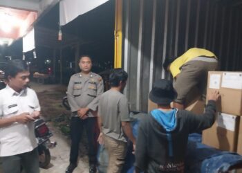 Polres Samosir memperketat pengamanan di sejumlah objek penting untuk mengantisipasi potensi gangguan keamanan dan ketertiban masyarakat (kamtibmas). Salah satu lokasi yang menjadi fokus pengamanan adalah gudang logistik Pilkada 2024 milik Komisi Pemilihan Umum (KPU) Kabupaten Samosir.