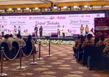 Polresta Manado menurunkan personel Operasi Mantap Praja 2024 untuk mengamankan kegiatan Debat Publik Calon Bupati dan Wakil Bupati Kabupaten Kepulauan Talaud. Acara ini berlangsung di Hotel Novotel, Kecamatan Mapanget, Kota Manado, Senin (14/10/2024).
