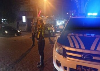 Satuan Lalu Lintas (Sat Lantas) Polresta Manado meluncurkan program inovatif bertajuk “Silau Mata” (Siaga Lampu Biru di Keramaian Kota) pada Minggu (13/10/2024). Program ini dirancang untuk memberikan rasa aman kepada masyarakat dengan kehadiran personel Sat Lantas yang akan siaga di area-area ramai dengan lampu biru menyala.