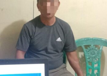 Tim Opsnal Polsek Mapanget mendatangi lokasi kejadian penganiayaan di Kelurahan Paniki Bawah, Lingkungan VII, Kecamatan Mapanget, Kota Manado. Dalam insiden tersebut, pelaku penganiayaan berinisial ER berhasil diamankan setelah mengakibatkan luka serius pada korban, Benny Wungkana, Pada hari Minggu, 13 Oktober 2024, sekitar pukul 09.00 WITA.