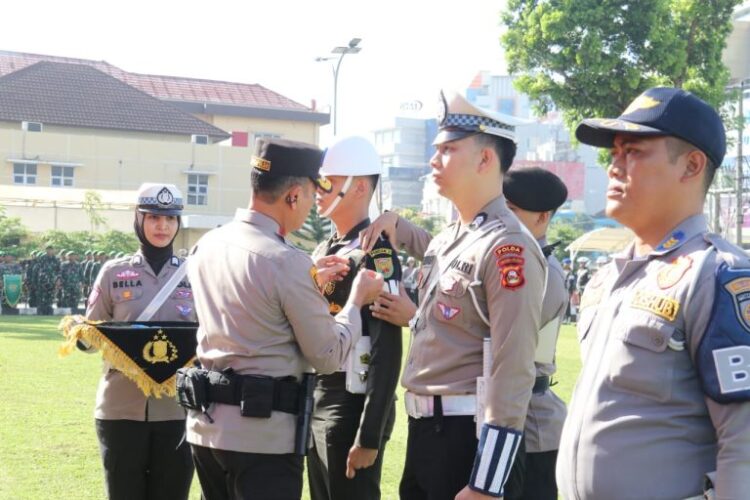 Kapolda Sumsel Irjen Pol Andi Rian R Djajadi, SIK,MH diwakili Wakapolda Sumsel Brigjen Pol M.Zulkarnain, SIK, MSi Pimpin Apel Gelar Pasukan Operasi Zebra Musi TA 2024 Kegiatan dilaksanakan dihalaman Gedung utama Mapolda Sumsel Senin 14 Oktober 2024.