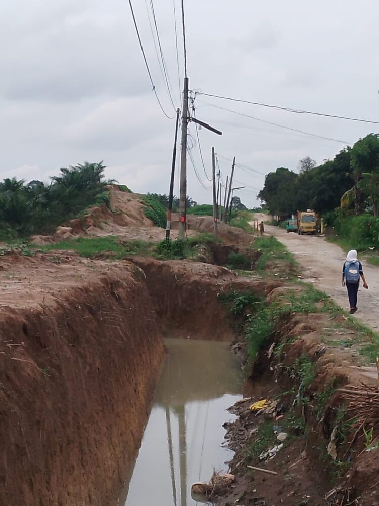 Galian Parit Milik PTPN IV Kebun Balimbingan