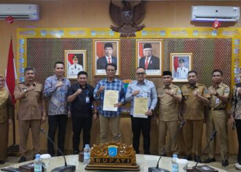 Acara Penandatanganan MOU dengan Bank Sumsel Babel di Ruang Rapat Bupati OKI, Selasa (15/10/24).