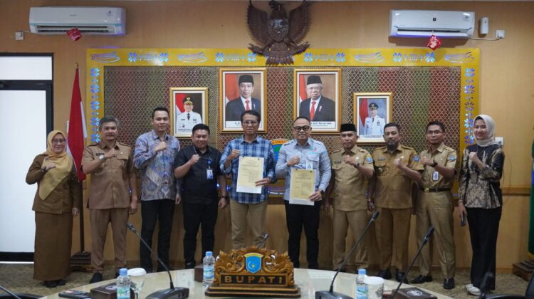 Acara Penandatanganan MOU dengan Bank Sumsel Babel di Ruang Rapat Bupati OKI, Selasa (15/10/24).