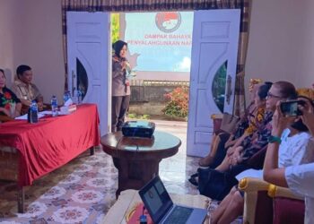 Polsek Mapanget mengadakan kegiatan sosialisasi tentang bahaya narkoba dan langkah-langkah pencegahannya. Acara ini digelar pada Selasa, 15 Oktober 2024, pukul 14.30 WITA, bertempat di Lingkungan II, Kelurahan Kairagi Satu, Kecamatan Mapanget, Kota Manado.