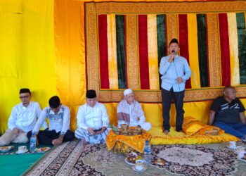 Calon Wakil Gubernur Aceh, Fadhlullah mengunjungi Dayah Ar-Raudhatun Nabawiyah, Desa Mesjib Baroe, Kecamatan Samatiga, Kabupaten Aceh Barat untuk silaturahmi dengan ulama dan santri. Hal ini dilakukan untuk terus menghimpun dukungan dari kalangan Dayah di Aceh.