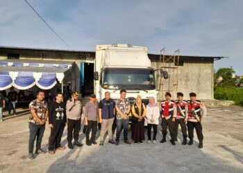 Polres Ogan Ilir melaksanakan pengawalan dan pengamanan ketat atas kedatangan serta penurunan surat suara untuk Pilkada 2024. Kapolres Ogan Ilir AKBP Bagus Suryo Wibowo, S.I.K., diwakili oleh Kabag Ops Polres Ogan Ilir Kompol Kusyanto, S.H., memimpin langsung proses tersebut. Kegiatan ini juga didampingi oleh Kasat Intelkam AKP Hendry Antonius, S.H., bersama personel Polri lainnya, Minggu (20/10/2024)