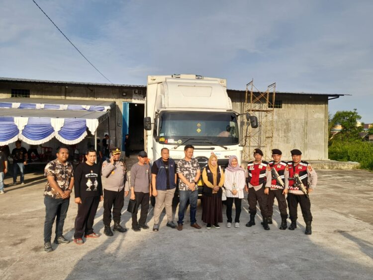 Polres Ogan Ilir melaksanakan pengawalan dan pengamanan ketat atas kedatangan serta penurunan surat suara untuk Pilkada 2024. Kapolres Ogan Ilir AKBP Bagus Suryo Wibowo, S.I.K., diwakili oleh Kabag Ops Polres Ogan Ilir Kompol Kusyanto, S.H., memimpin langsung proses tersebut. Kegiatan ini juga didampingi oleh Kasat Intelkam AKP Hendry Antonius, S.H., bersama personel Polri lainnya, Minggu (20/10/2024)