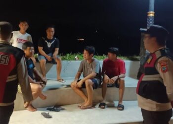 Polsek Jajaran Polresta Manado meluncurkan program inovatif bernama ‘Sibulan’ (Sikat Pemabuk Jalanan) pada Sabtu (19/10/2024) malam. Program ini hadir sebagai respons terhadap permasalahan pemabukan yang kerap mengganggu ketertiban di jalanan dan berpotensi membahayakan keselamatan warga.