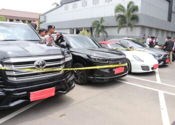 Aset aset rumah mewah dan barang mewah yang berhasil disita dari tersangka BC merupakan bukti nyata dari hasil kejahatan yang dilakukannya. Mulai dari rumah mewah, mobil mobil mewah, hingga properti lainnya, semuanya diduga dibeli dengan uang hasil pencucian uang.