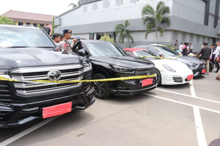 Aset aset rumah mewah dan barang mewah yang berhasil disita dari tersangka BC merupakan bukti nyata dari hasil kejahatan yang dilakukannya. Mulai dari rumah mewah, mobil mobil mewah, hingga properti lainnya, semuanya diduga dibeli dengan uang hasil pencucian uang.