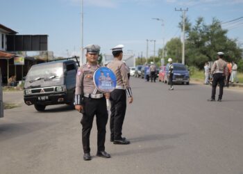 Satuan Lalu Lintas (Satlantas) Polres Lhokseumawe semakin intensif dalam mengampanyekan keselamatan berlalu lintas kepada masyarakat. Kegiatan ini dilakukan melalui serangkaian sosialisasi di sejumlah titik rawan pelanggaran dan kecelakaan lalu lintas di wilayah hukum Polres Lhokseumawe.
