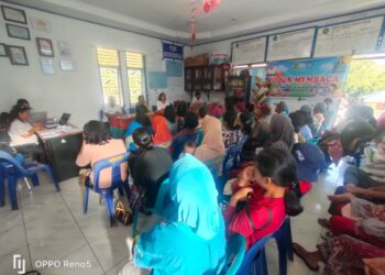 BrigPol Adryanto Sinaga, Bhabinkamtibmas Desa Hariara Pohan dari Polsek Harian Polres Samosir, turut serta dalam penyaluran Bantuan Langsung Tunai (BLT) yang bersumber dari Anggaran Dana Desa tahun 2024 Desa Hariara Pohan Kecamatan Harian Kabupaten Samosir. Kegiatan tersebut berlangsung di Kantor Desa Hariara Pohan dan berjalan dengan aman.