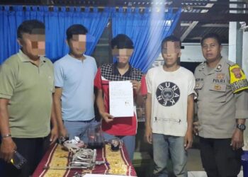 Anggota Bhabinkamtibmas Polsek Pineleng kembali menunjukkan perannya sebagai penghubung masyarakat dan penegak hukum. Kali ini, Bhabinkamtibmas Polsek Pineleng berhasil melakukan mediasi dan menyelesaikan secara damai kasus pencurian di wilayah binaannya melalui metode problem solving.