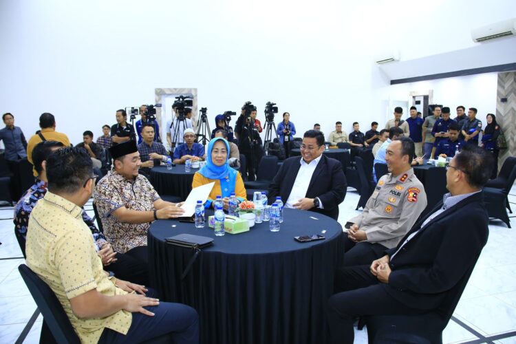 Kadivhumas Polri Irjen. Pol. Sandi Nugroho menghadiri penandatanganan Surat Keputusan Bersama (SKB) KPU, Bawaslu, KPI, dan Dewan Pers. SKB tersebut mengenai pembentukan Gugus Tugas Pemantauan Pemberitaan Pilkada 2024.