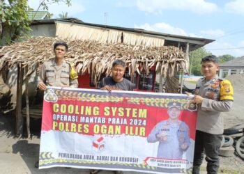 Jajaran Polsek Rantau Alai melaksanakan patroli rutin disertai kegiatan cooling system dan himbauan Pilkada damai kepada masyarakat serta pengguna jalan di wilayah hukum Polsek Rantau Alai, Kabupaten Ogan Ilir, pada Jumat (24/10/2024). Kegiatan ini berlangsung mulai pukul 14.00 WIB hingga 16.30 WIB dan dipimpin oleh Ka SPK 3 bersama empat personel Polsek.