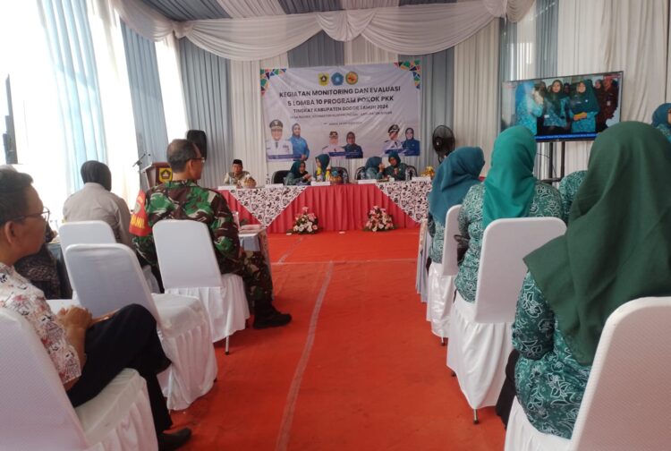 Kunjungan Ketua TP.PKK Kab.Bogor RR Indah Dewi Pangesti Bachril Pj.Bupati ke Desa Nambo dalam Kegiatan Minitoring dan Evaluasi 5 Lomba 10 Program Pokok PKK Tingkat Kab.Bogor Tahun 2024 (Foto. Dok/RH/Mitrapolri.com/24/10/2024)