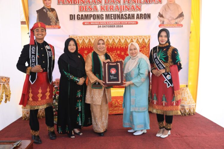 Safriati saat menghadiri kegiatan Penilaian Desa Kerajinan di Gampong Meunasah Aron, Bungkaih, Kecamatan Muara Batu Kabupaten Aceh Utara, Kamis, 24 Oktober 2024.
