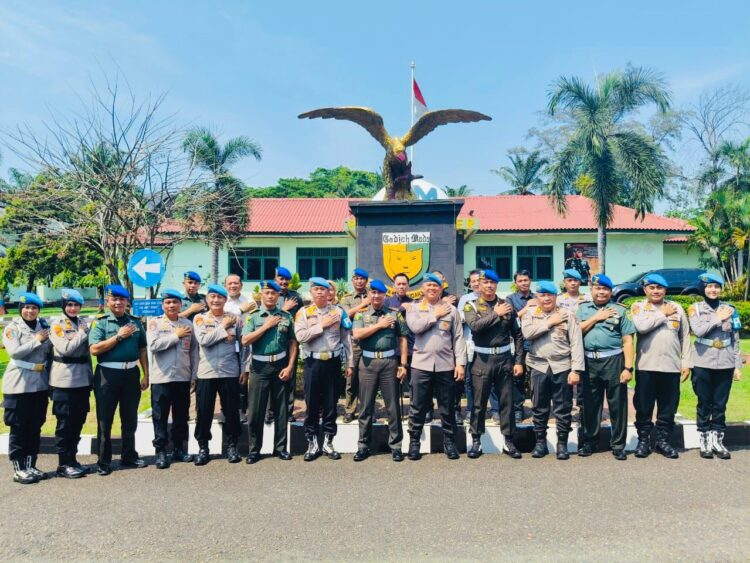 Kabid Propam Kombes Dadan Wahyudi bersama perwira stafnya berkunjung ke Denpom II/4 Palembang pada Kamis (24/10/2024).